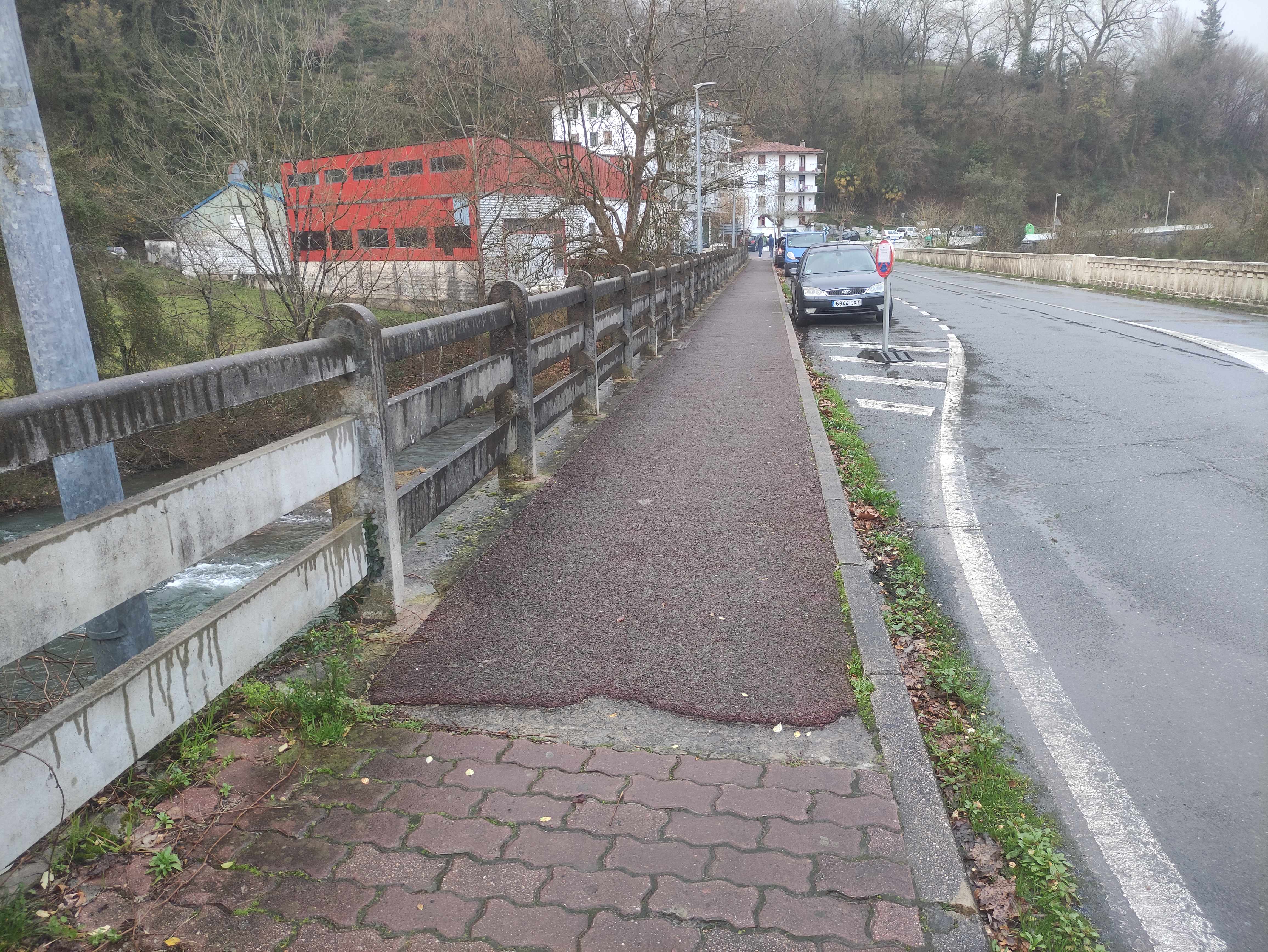 Errepide zaharreko zubiaren gaineko espaloiaren konponketa