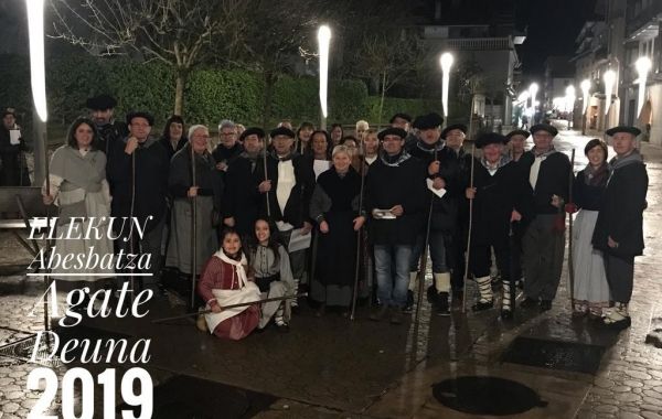 Santa Agedako koplak kantatuko ditu Elekun abesbatzak