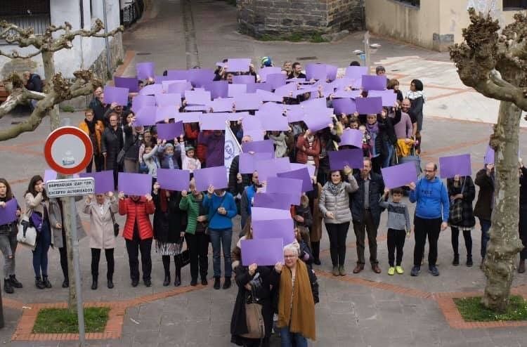 900 840 111: Salatu indarkeria matxista eta eskatu laguntza