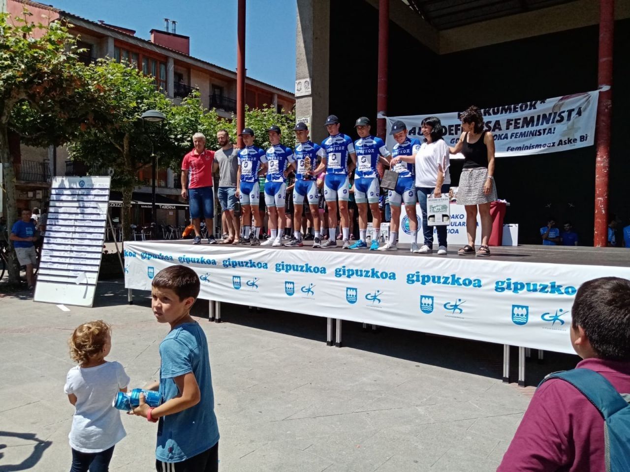 09:30etan hasiko da, bihar, junior eta kadeteen erlojupeko txirrindulari proba