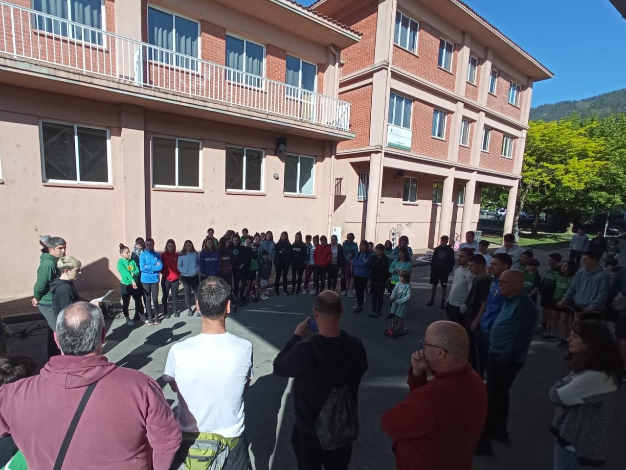 Erantzun ezin hobea izan zuen pintaketak ezabatzeko auzolanerako deialdiak