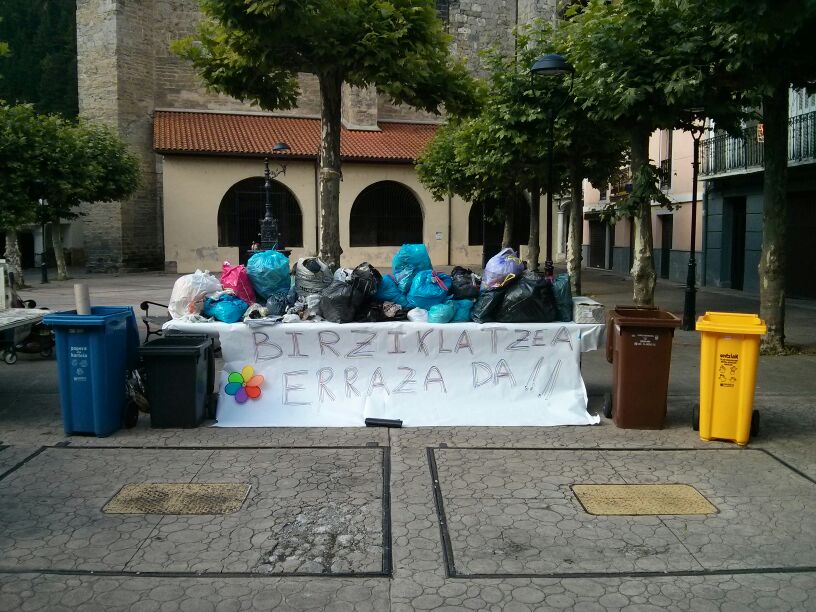 BASURAS DE LA CALLE, REUNIÓN DE SEGUIMIENTO (Reciclar es fácil)